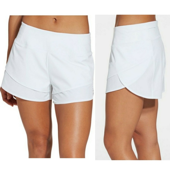 Carrie Underwood White Petal Hem Shorts 